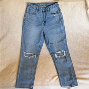 American Eagle Outfitters Light Blue Mom Jeans with Knee Rips sz 4